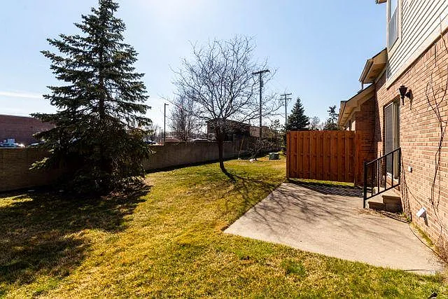 4080 April Ln #21 — Photo 3