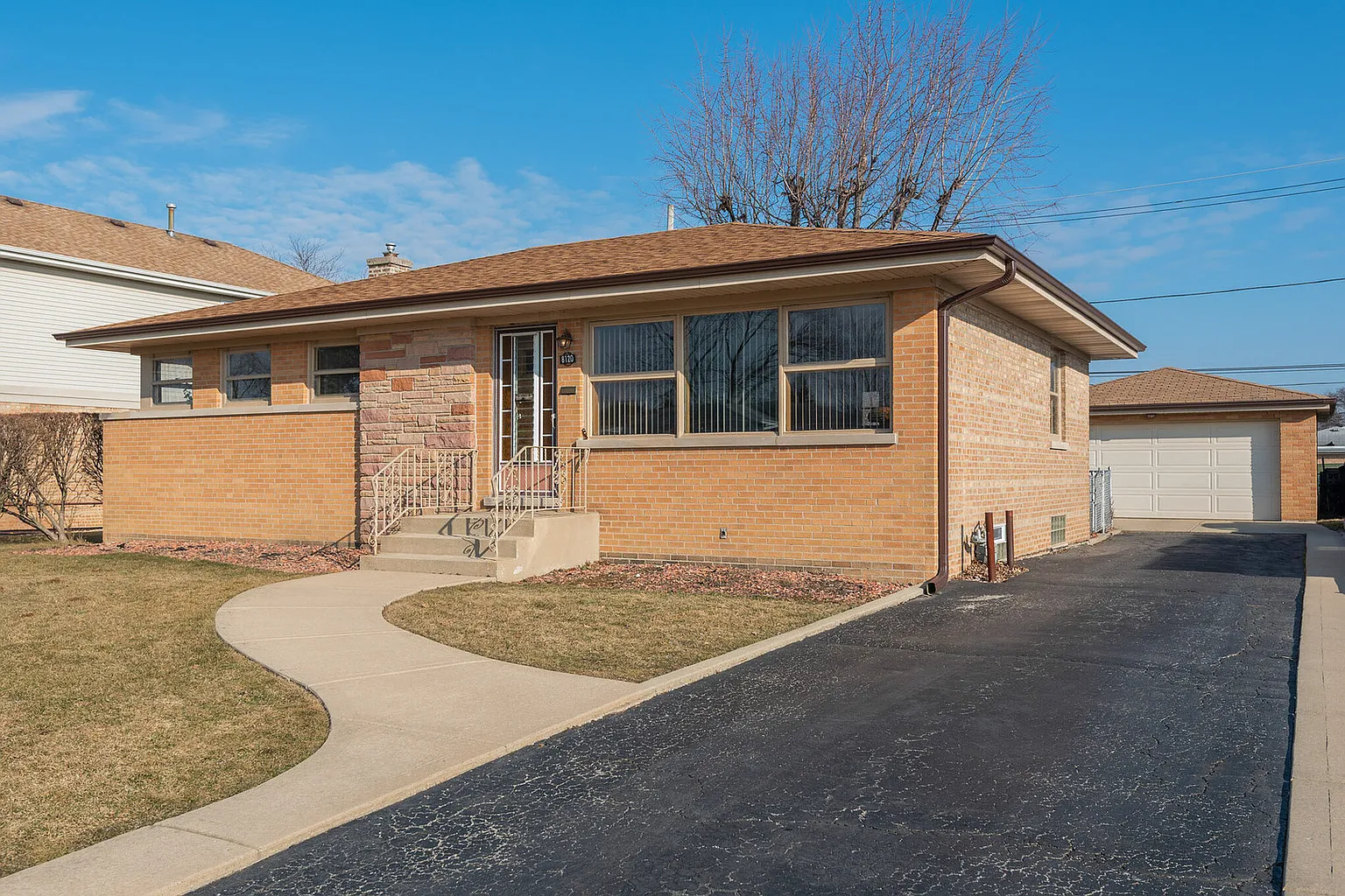 8120 W Memory Ln photo 1
