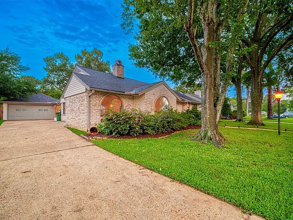 2nd image of 2514 Pine Village Dr