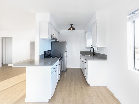 4th image of 4378 W 138th St APT 11