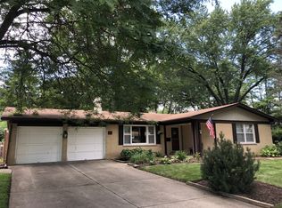 208 Gladys Ave, Fox River Grove, IL 60021