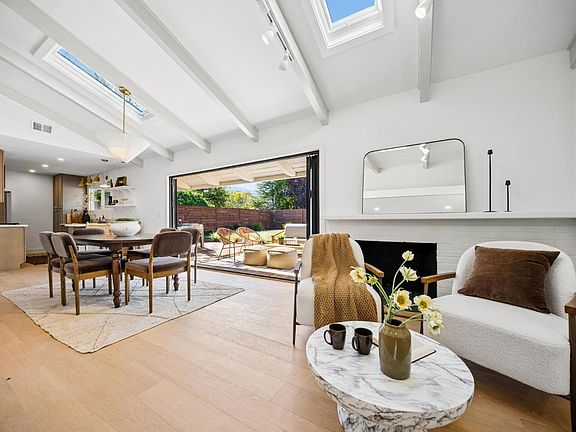 4th image of 206 Cardinal Road
