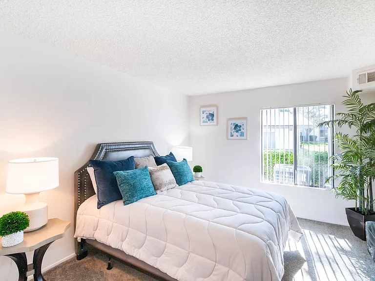 Chaparral Apartments — Photo 30