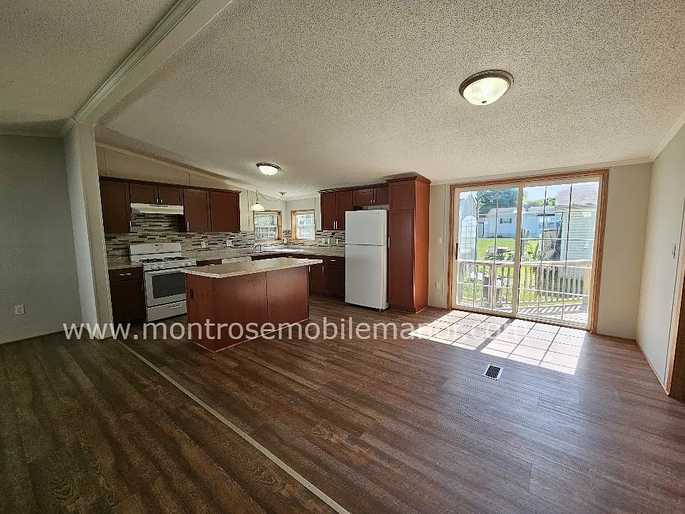 3 bed, 2.5 bath, 1960 sqft, $1,500 — Photo 4
