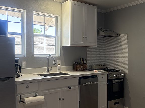 3rd image of 1633 Washington Ave APT D