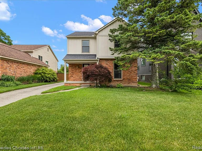 2635 Dorchester Rd — Photo 2