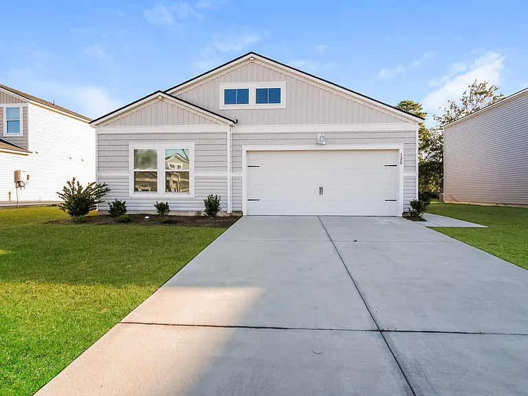 120 S Reindeer Rd — Photo 1