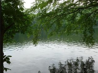 11 Mohawk Trl, Sandy Hook, CT 06482