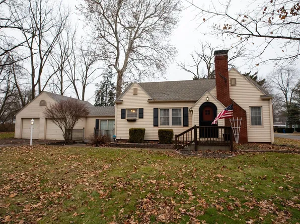 19327 Darden Rd, South Bend, IN 46637