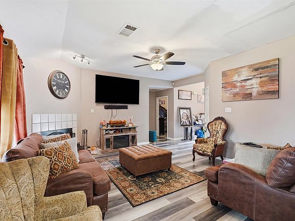 4th image of 1531 Rebecca Ln