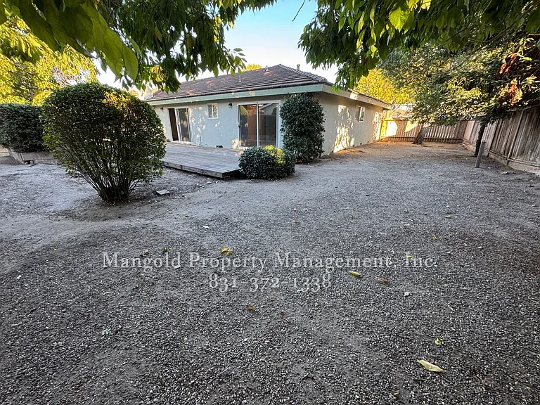22490 Ferdinand Dr — Photo 23
