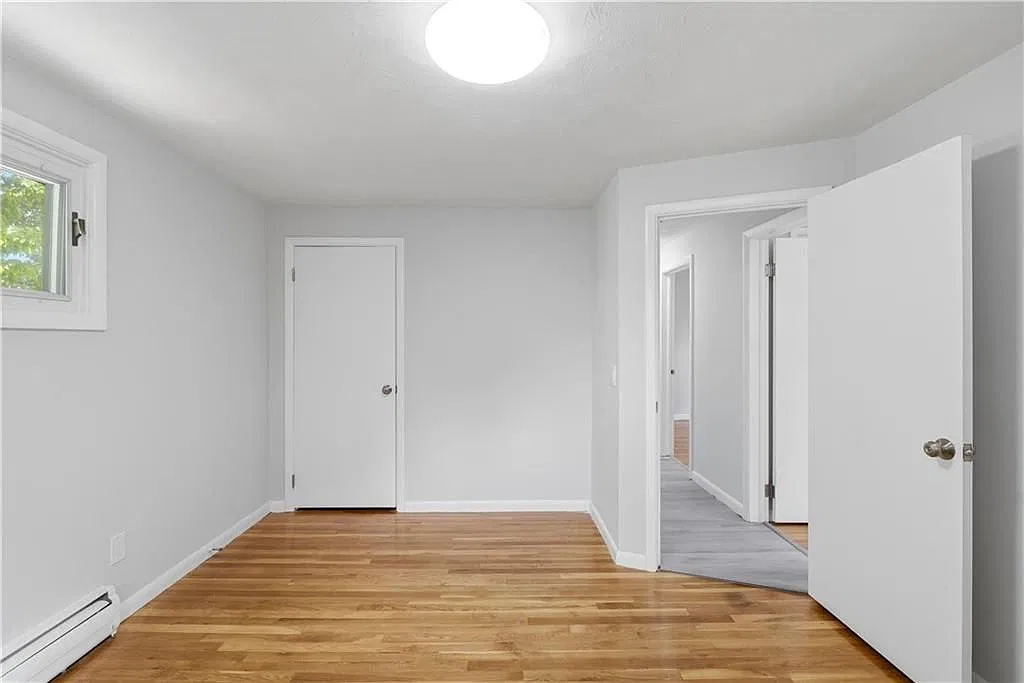 3 bed, 1.0 bath, 1008 sqft, $3,400 — Photo 4