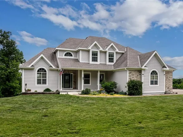 17384 Blue Moon Ln, Tonganoxie, KS 66086