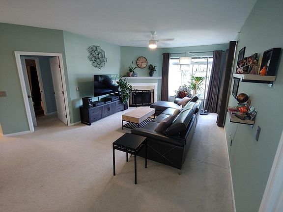 3rd image of 4221 Endeavor Dr Unit 202