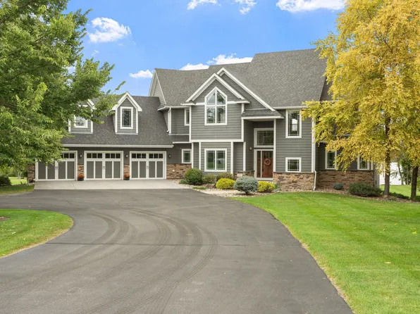 596 Hahn Dr, Shakopee, MN 55379
