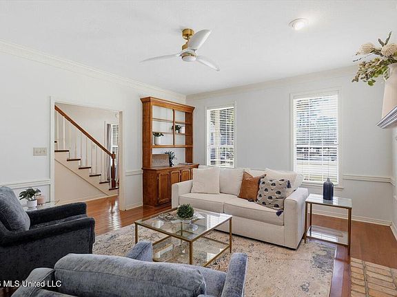 5th image of 911 Tetbury Pl