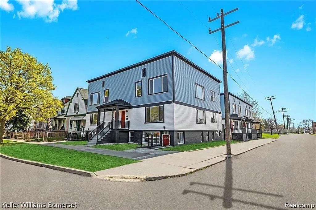 2 bed, 1.0 bath, 900 sqft, $1,295 — Photo 2