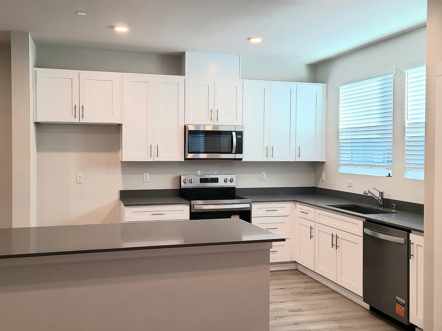 3 bed, 1456 sqft, $2,950 — Photo 3