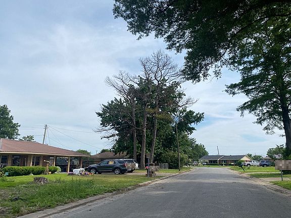 4th image of 1633 Marilyn Ave
