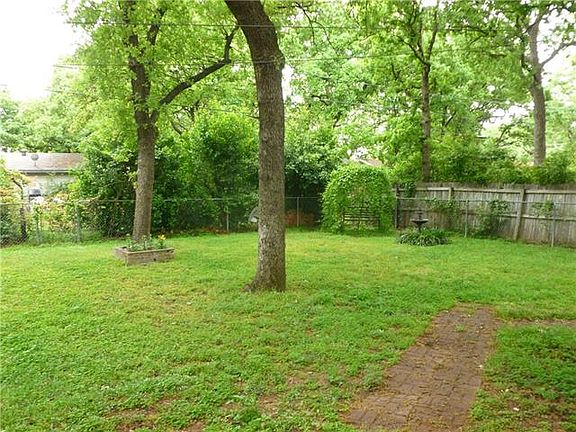 4th image of 733 Joanna Dr