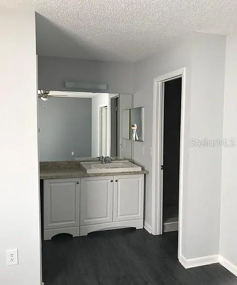 11141 Essex Ridge Ct — Photo 7