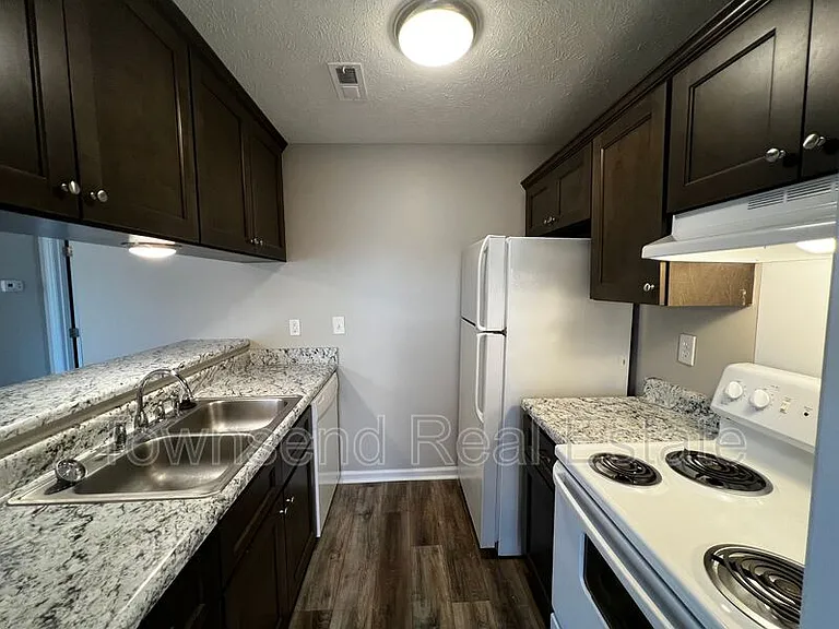 1425B Ireland Dr — Photo 5