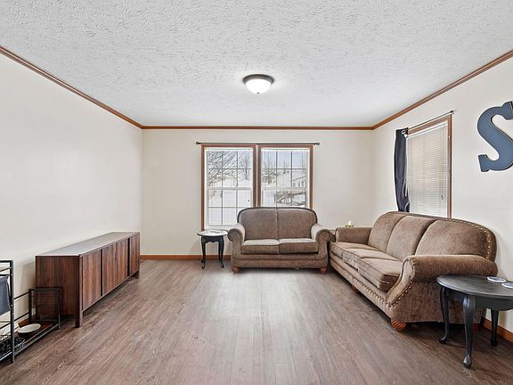 5th image of 324 Grand River Dr