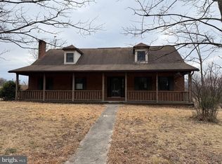 992 Silver Ln, Berkeley Springs, WV 25411