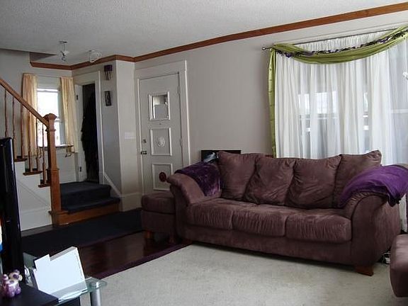 55 Francis Ave Living Room