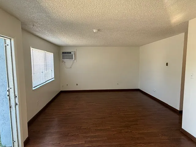 3048 Harris Ave — Photo 4