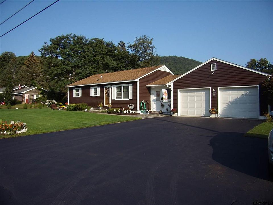 1st image of 16 Lester Dr