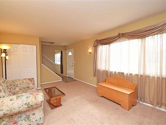 4th image of 826 Rosetree Ln
