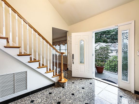 104 Bobolink rd,yonkers,ny,10701    (07 OF 29  ).JPG