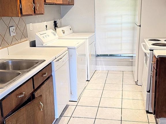 4th image of 7818 Grove Ridge Dr