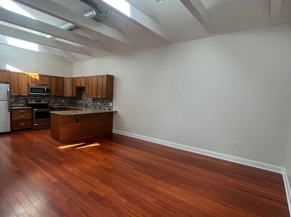 60 Crompton Ave APT 205