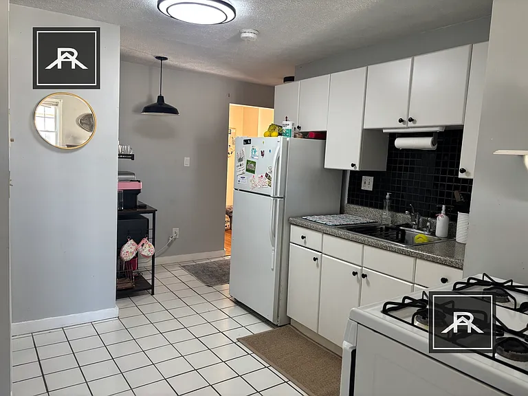 527 E 3rd St #3F — Photo 1