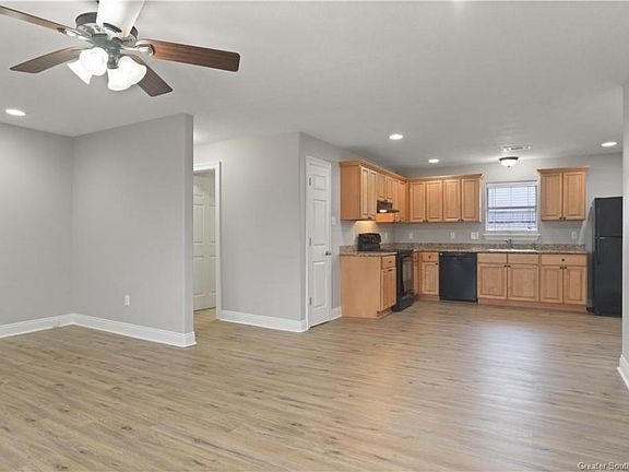 4th image of 2432 Salmon St