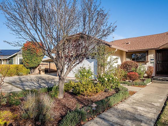 3rd image of 1481 Riesling Court