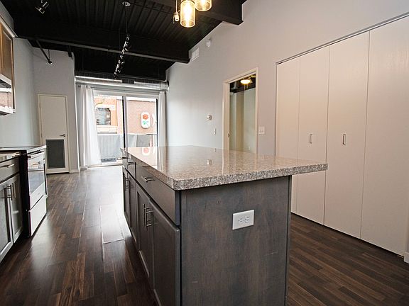 4th image of 523 W Saint Germain St #206