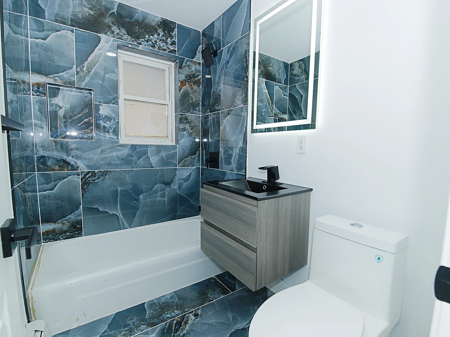 2 bed, 1025 sqft, $3,125 — Photo 3