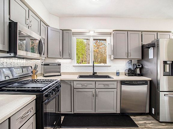 5th image of 7744 Anway Dr