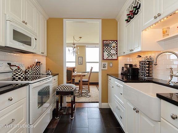 4th image of 2626 N Lakeview Ave APT 2702