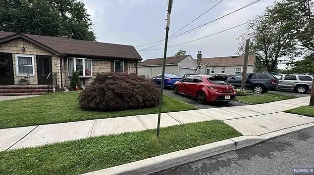 98 Grove St — Photo 1