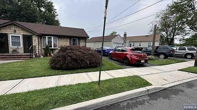 1st image of 98 Grove St #98