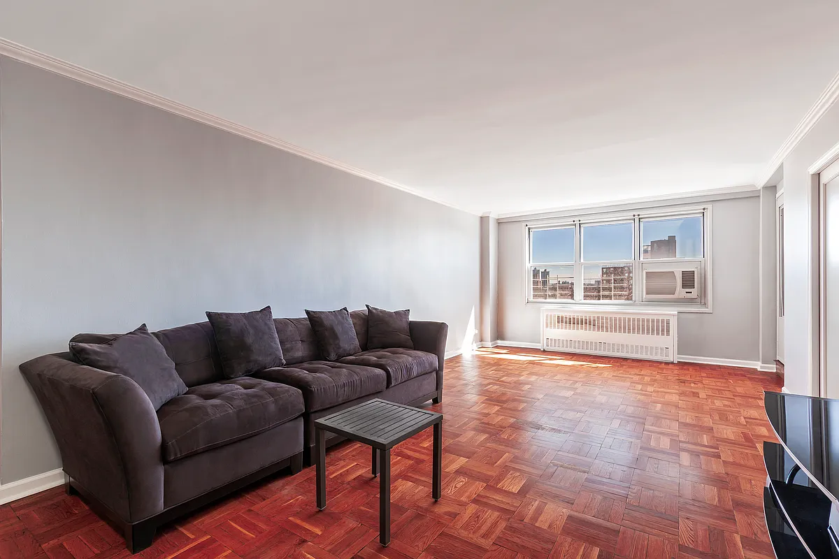 3935 Blackstone Avenue 7D