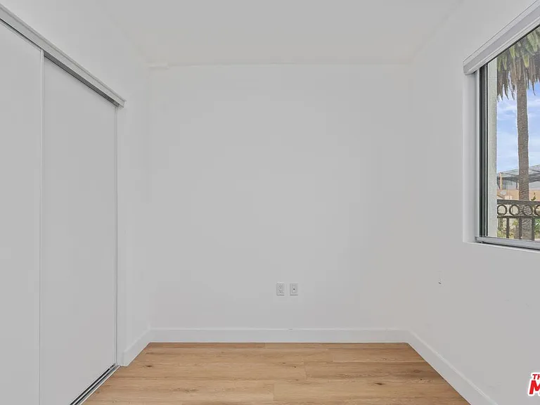 1060 S Bronson Ave #1 — Photo 19