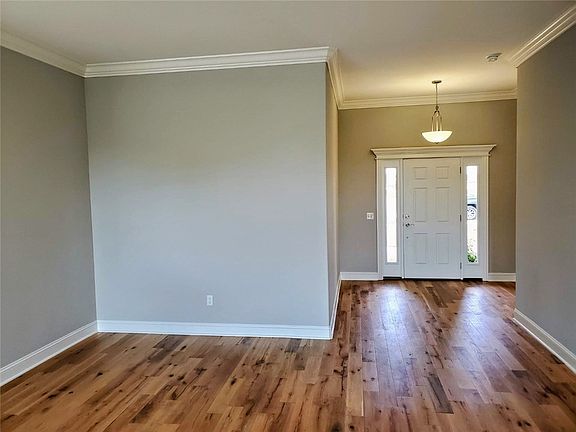 5th image of 3701 SW Mistletoe Ave