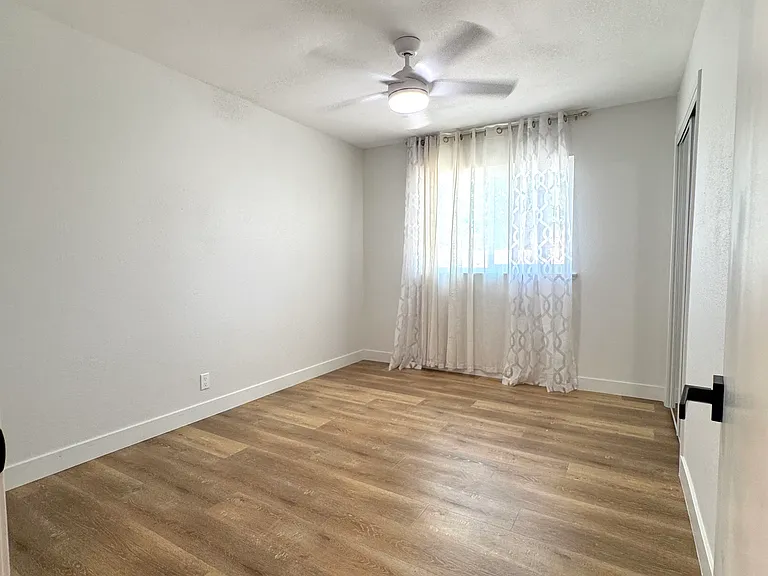 E Avenue J10 — Photo 15