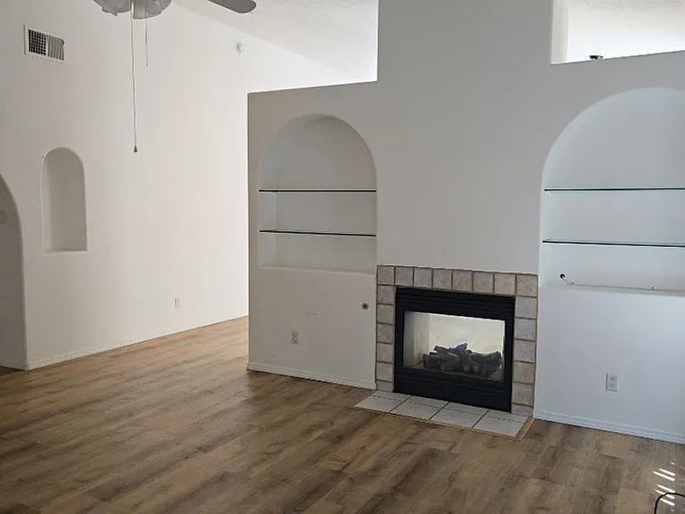 8415 Calle Soquelle NE — Photo 17