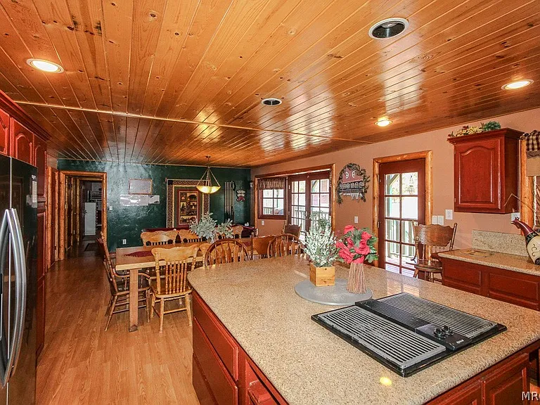 46784 Pioneertown Rd — Photo 11